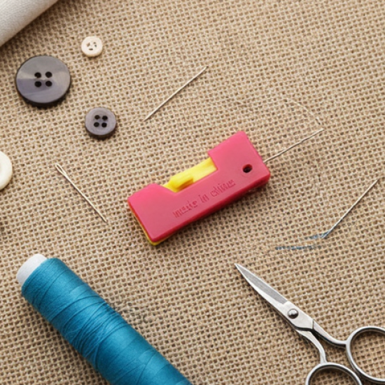 Automatic Needle Threading Device (Multicolour)