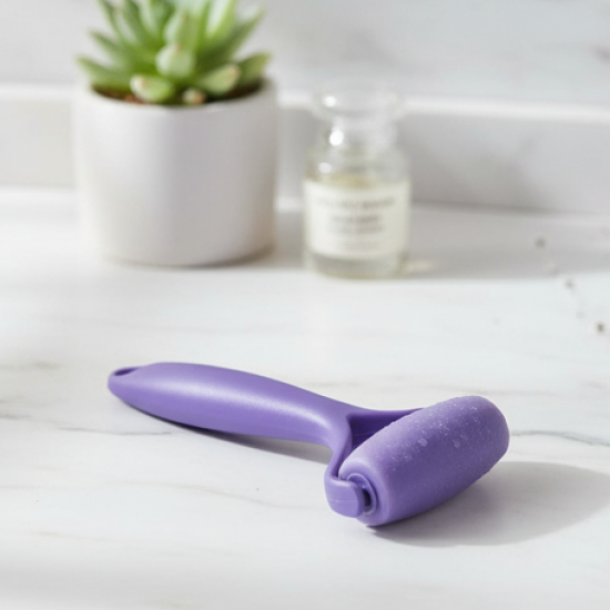 BEAUTY ICE ROLLER FOR FACE MASSAGER & EYE REUSABLE FACE ROLLERS FACIAL ROLLER ( Purple Color)